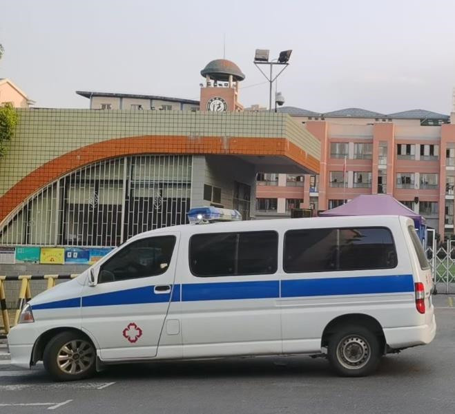 怀远救护车出租护送骨折病人一公里多少钱